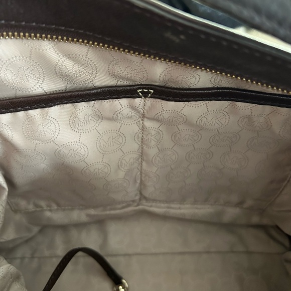 Michael Kors Leigh Dark Brown Shoulder Bag with Gold Accents - Picture 4 of 4